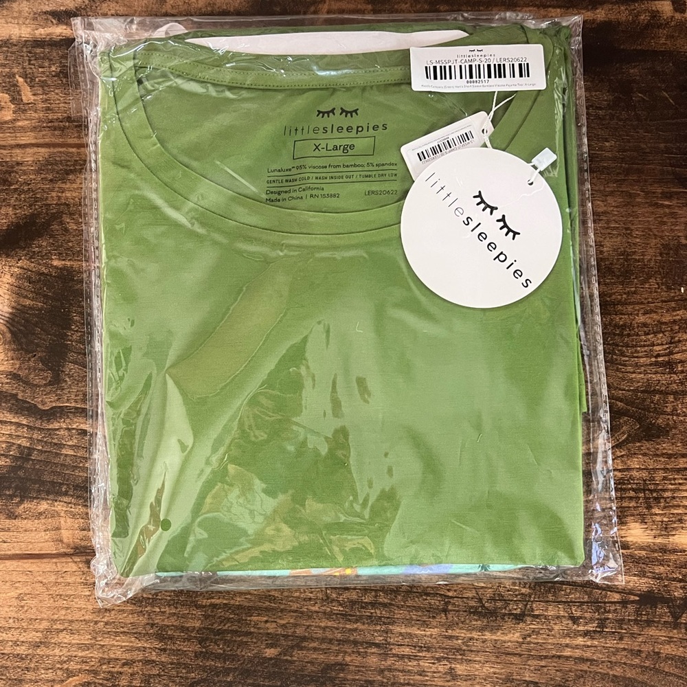 Green little sleepies Pj mens X-Large shirt